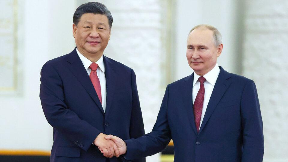 Putin y Xi Jinping mantienen conversación telefónica sobre relaciones bilaterales y cooperación estratégica