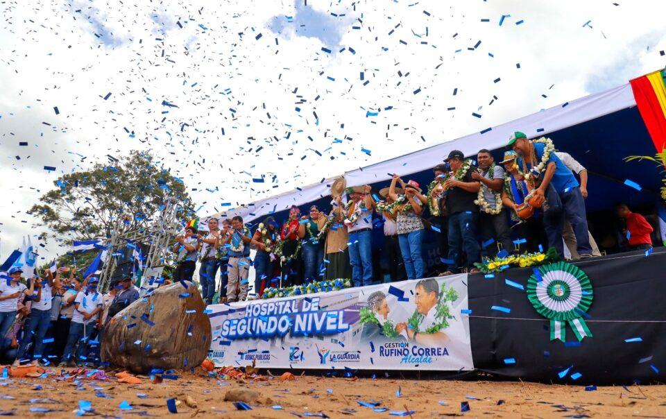 Arce asegura que se “hace mucho con poca plata”, inicia construcción de un hospital y entrega paquete de obras en La Guardia