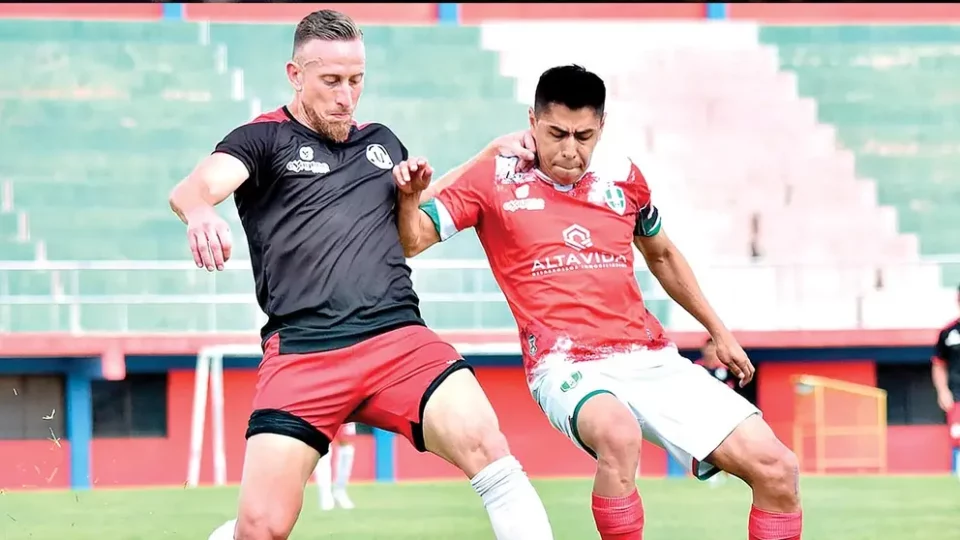 FC Universitario de Vinto buscará el pase a cuartos ante The Strongest en el torneo de verano