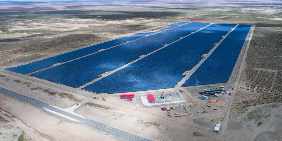 Prevén entrega de la Planta Solar Fotovoltaica de Uyuni en abril para beneficio ambiental