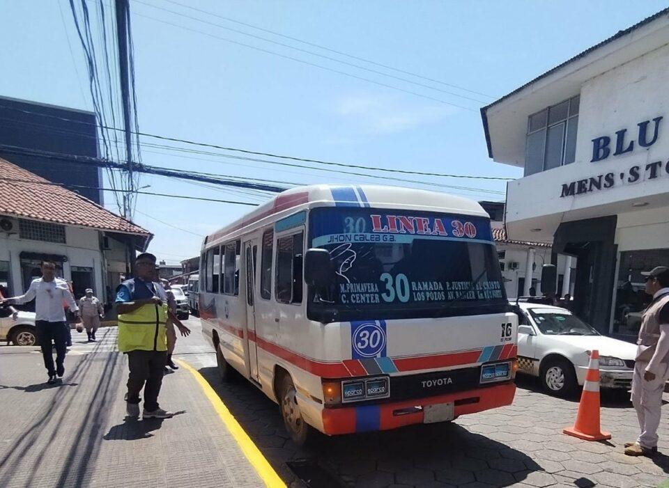 Alcaldía cruceña da un plazo de 10 días para que transportistas legalicen vehículos y cumplan con los tributos