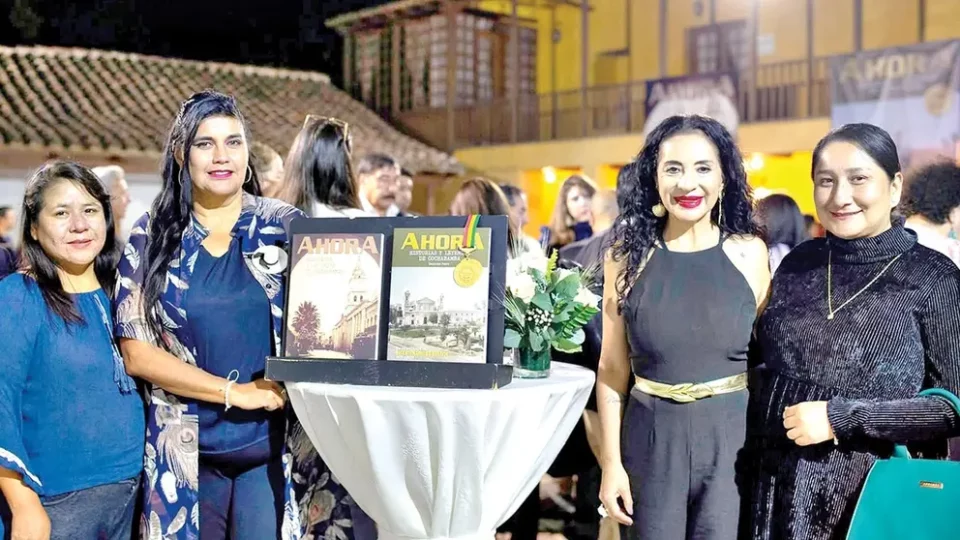 Revista Ahora presenta la segunda parte del libro "Ahora: Historias y Leyendas de Cochabamba" en homenaje al Bicentenario