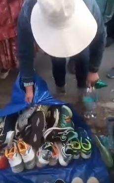Denuncian a comerciantes de extranca de Río Seco que echaron violentamente a joven que vendía tenis usados