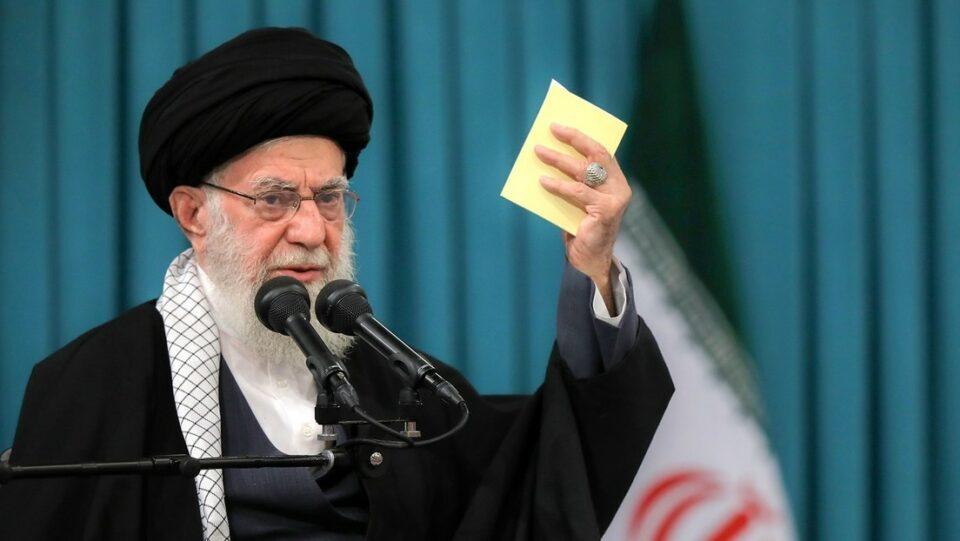 Trump afirma que envió una carta a líderes de Irán