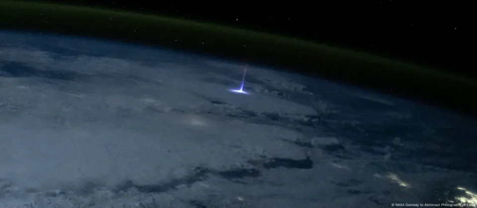 La EEI logró captar un rayo de luz en el espacio