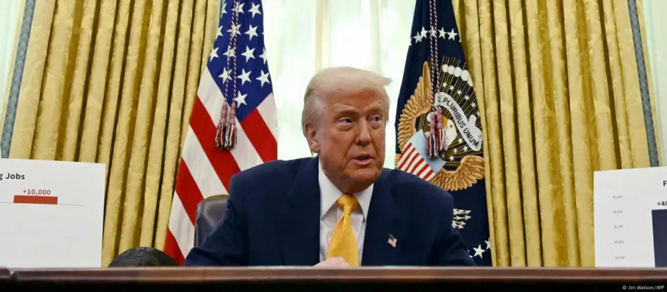 Trump amenaza a Canadá con subir los arancelas hasta el 50%