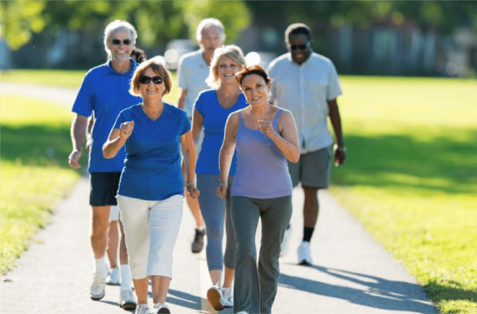 Estudio revela los beneficios de caminar diariamente