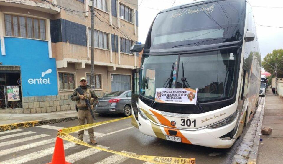 El Alto: recuperan un bus reportado como robado en Chile
