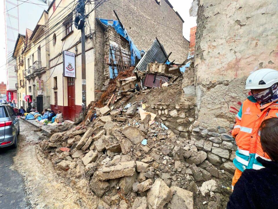Cae un muro de una casa patrimonial en el Macrodistrito Cotahuma