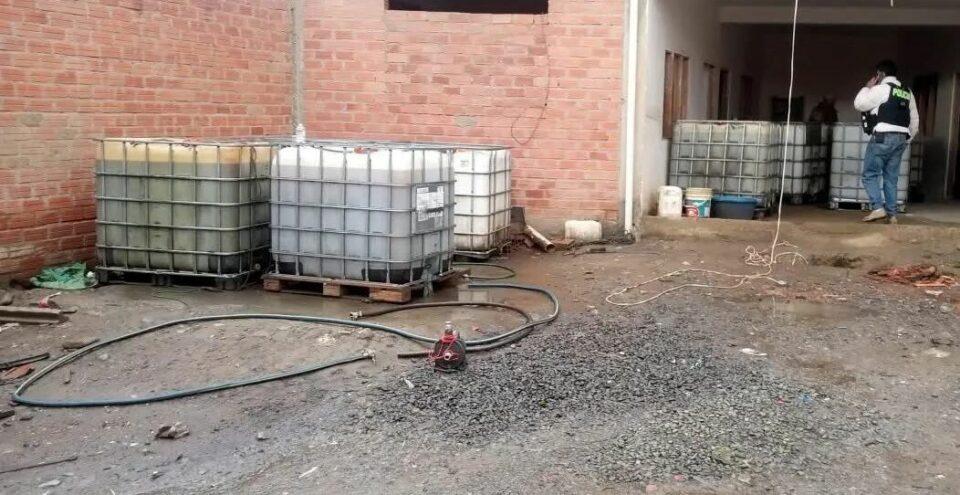 Decomisan 7.000 litros de diésel almacenados en un domicilio de El Alto