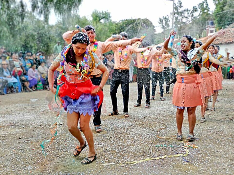 ¡El carnaval aún no termina! Sucre y varias comunidades aledañas se tiñen de colores