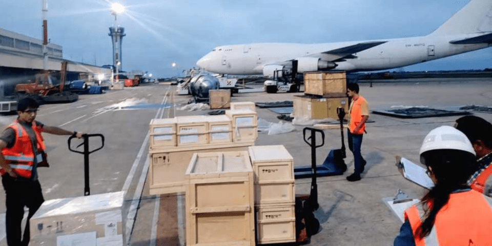 Más de 50 toneladas de equipos tecnológicos llegan desde Rusia para el Reactor Nuclear de Investigación de El Alto.