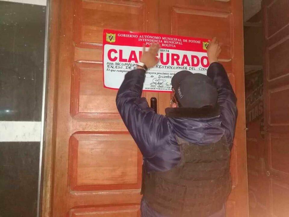 Descubren que varios bares de Potosí funcionan ilegalmente