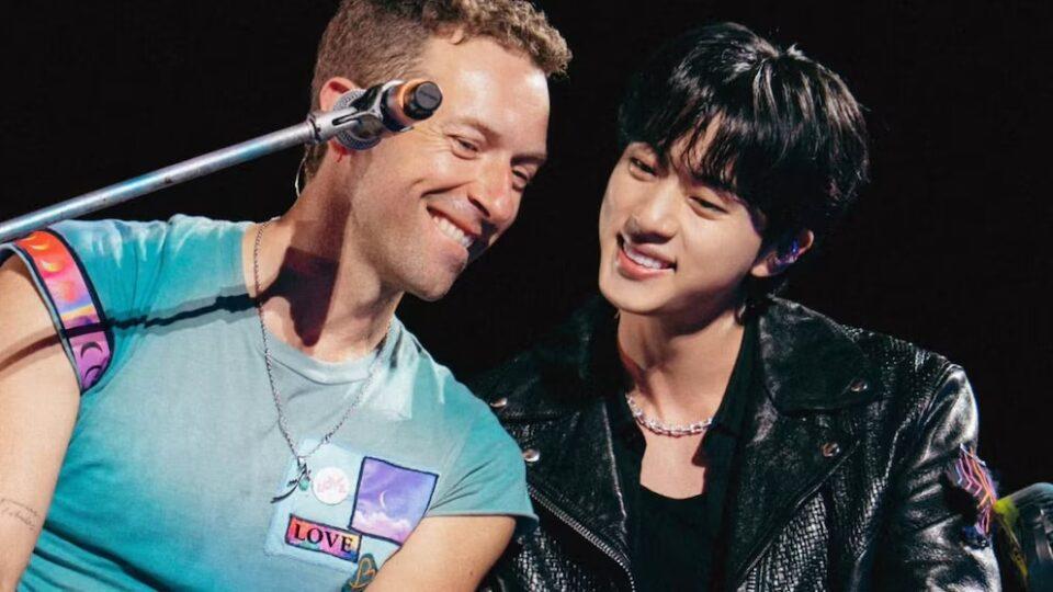Así fue el emotivo reencuentro de Chris Martin y Jin de BTS en el concierto de Coldplay en Seúl