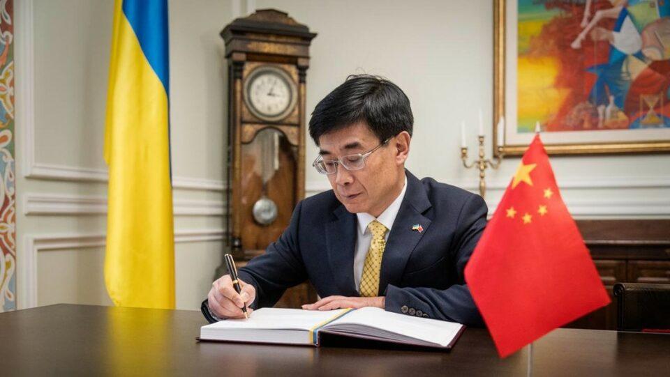 Embajador de China en Ucrania desmiente la presencia de soldados chinos en Donetsk