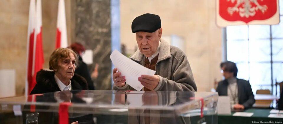 Polonia acude a las urnas en crucial elección presidencial