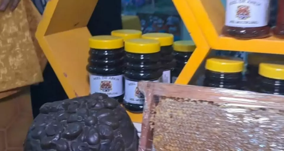Apicultores del Chaco Chuquisaqueño presentan su miel 100% natural en la Fexpo