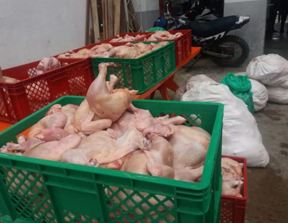 Militares decomisan 2.500 kilos de pollo en la frontera con Perú
