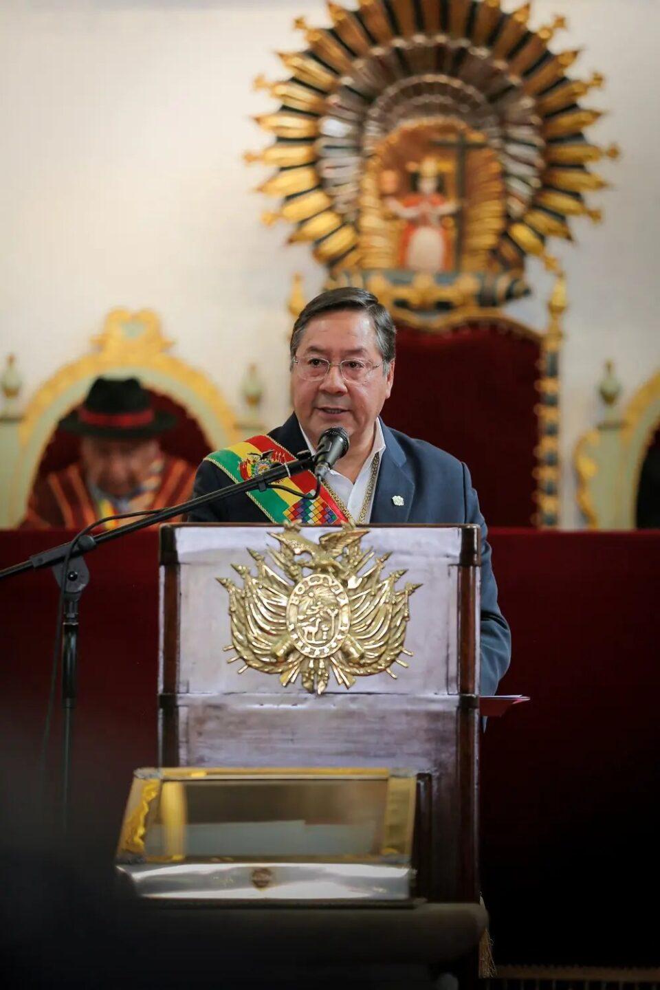 Arce destaca construcción de 1.200 obras educativas