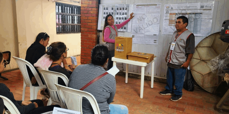 Oruro: Envían brigadas móviles para capacitar a jurados electorales en áreas lejanas