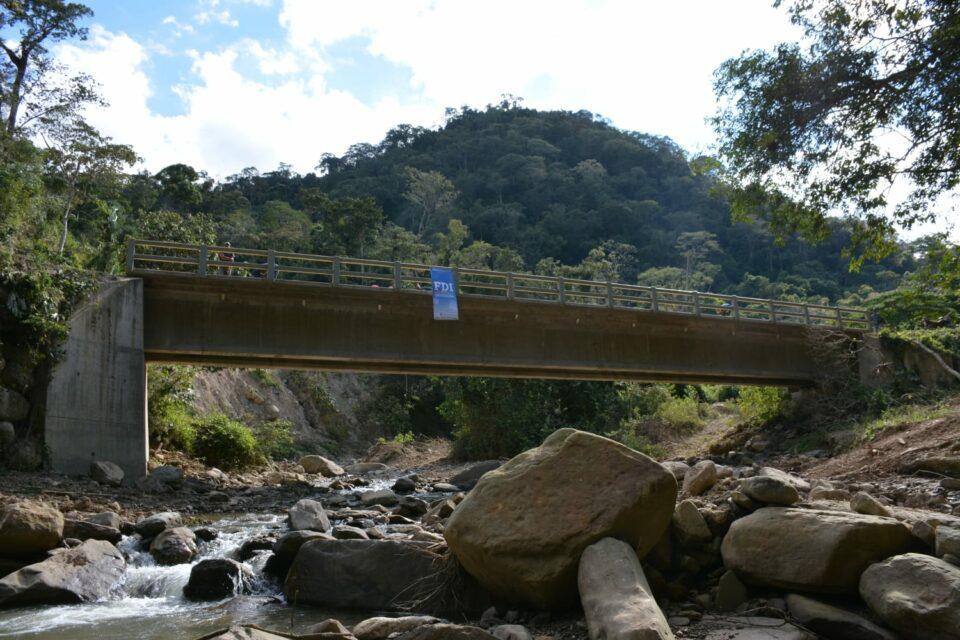 En Santa Cruz entregan 6 puentes para mejorar el transporte de alimentos