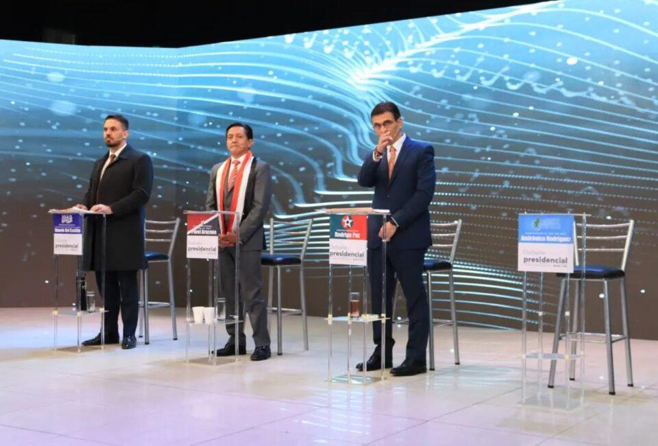 Reducir gastos fueron algunas de las promesas de candidatos presidenciales durante el debate