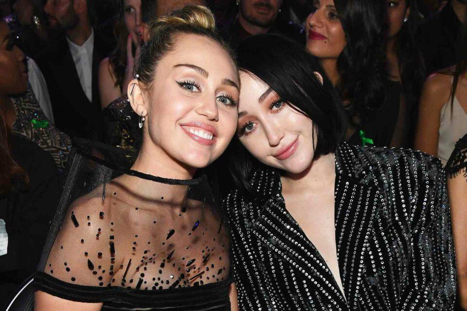 Noah Cyrus comparte lo que aprendió de su hermana Miley
