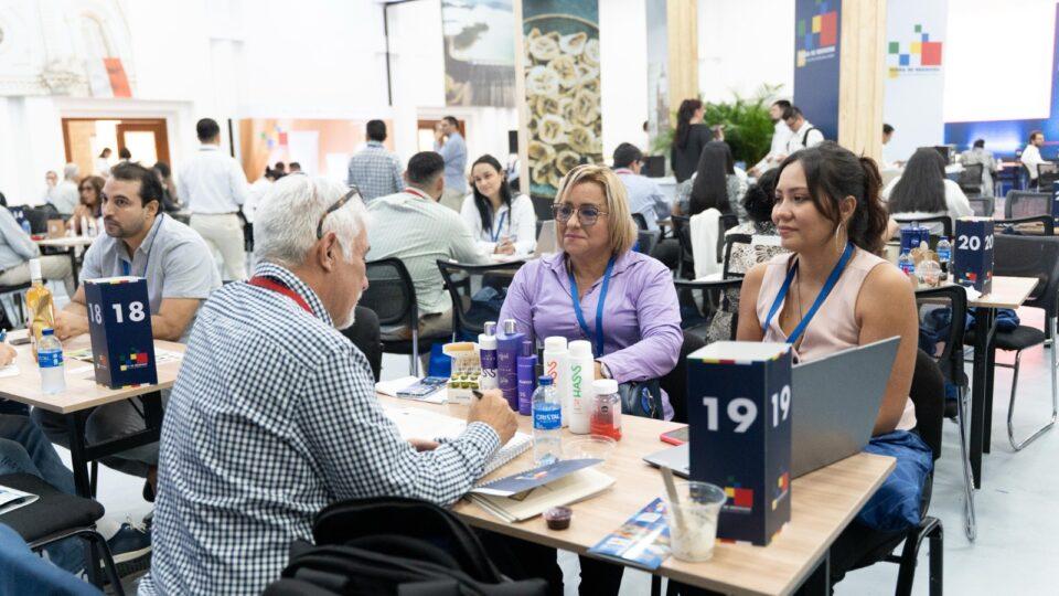 Empresas bolivianas logran acuerdos por más de $us 7,3 millones en cita empresarial andina