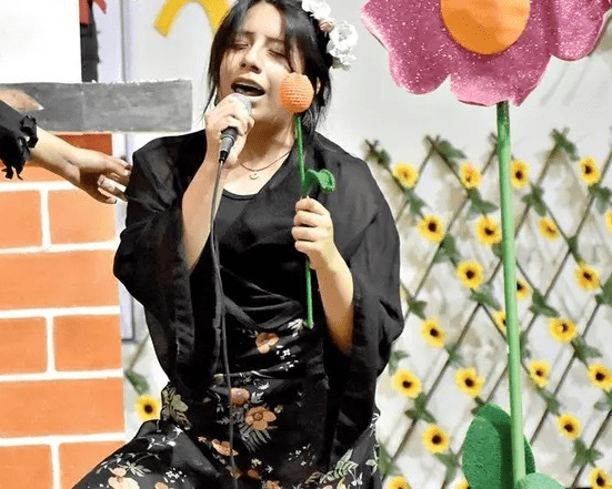 Estudiantes fusionan el quechua y arte con canto y poesía