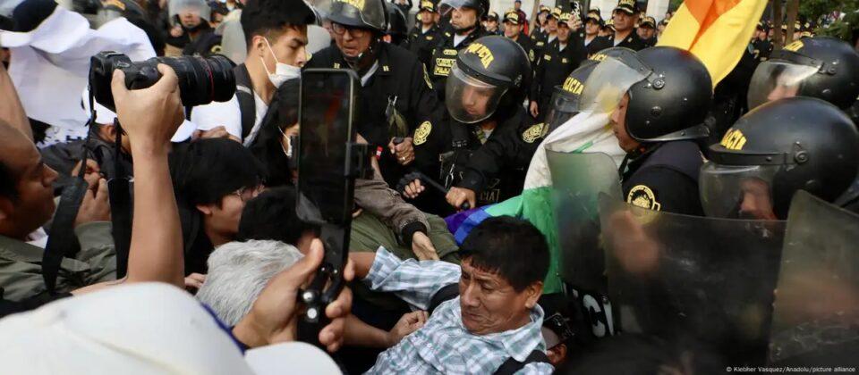 Varios heridos por disturbios durante una protesta en Perú