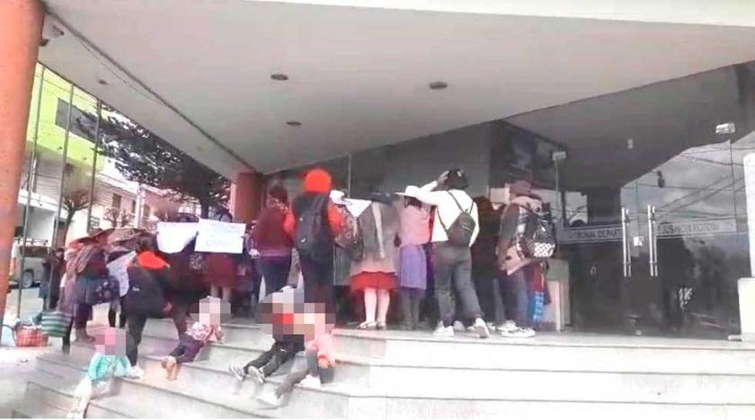 Potosí: Esposas de reclusos exigen un trato igualitario y piden "no ser olvidados"