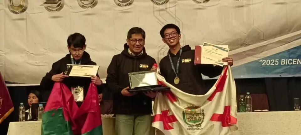 Los ganadores de la Olimpiada Científica Estudiantil reciben sus premios