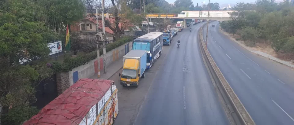 Transporte pesado en emergencia y anuncian ampliado por falta de diésel