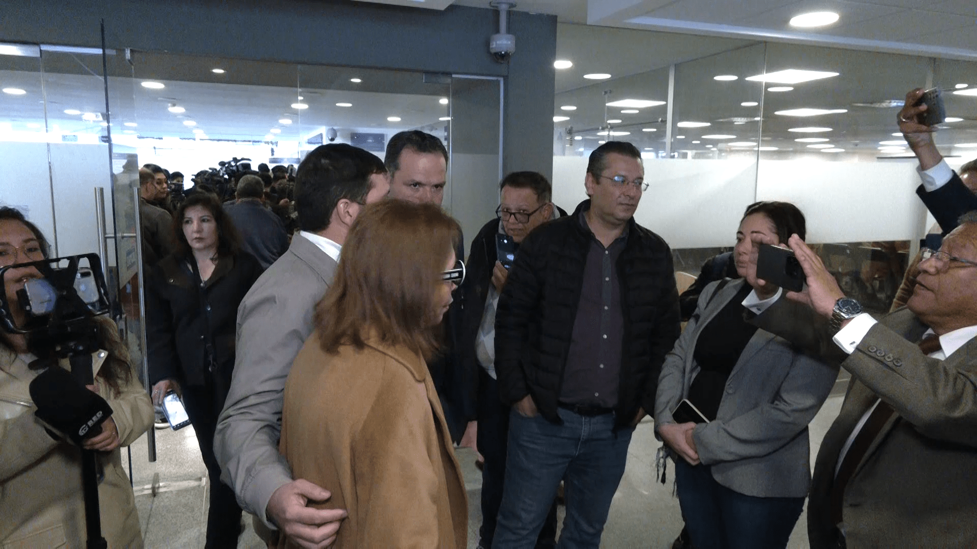 Comité Cívico de Santa Cruz entrega proyecto de ley en La Paz para normalizar el combustible