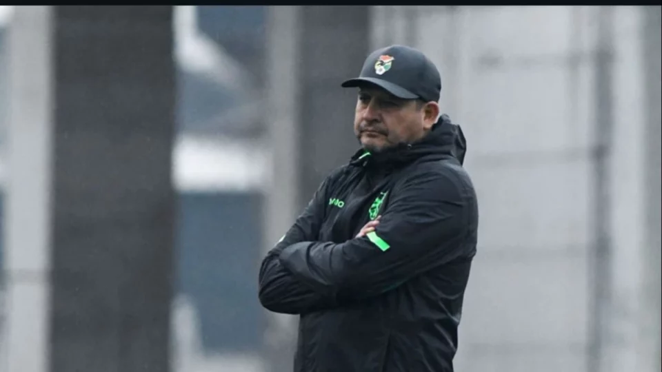 Villegas empieza a delinear el once titular tras la baja de Villarroel