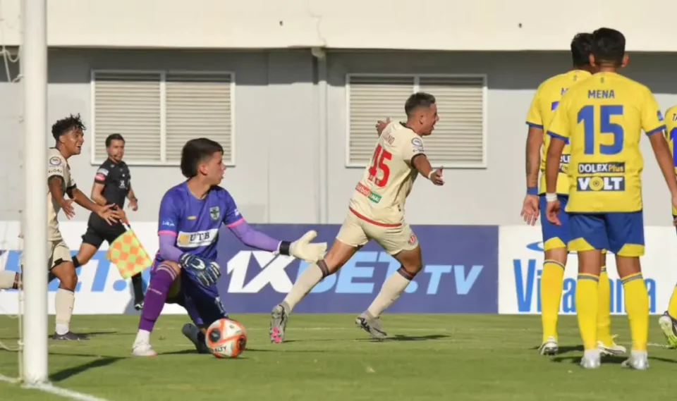 Un práctico y eficaz FC Universitario golea 3-0 a ABB