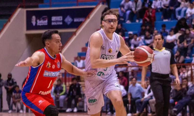 La ‘U’ avanza a cuartos de final del básquet sudamericano