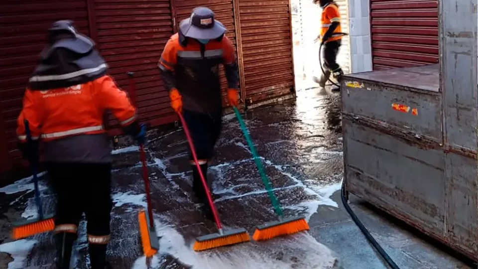 Alcaldía y comerciantes realizan limpieza del mercado La Pampa