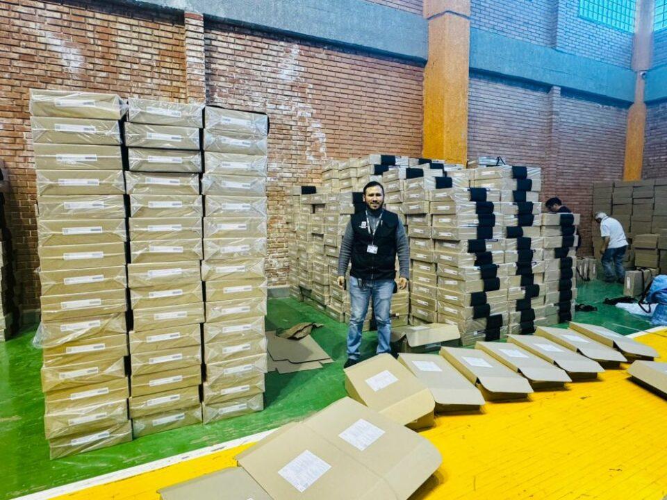 Chuquisaca concluye el armado de 1.815 maletas electorales para el balotaje del 19 de octubre