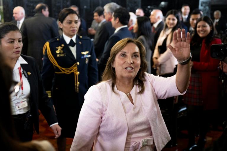 Expresidenta Boluarte dice que no buscará asilo tras su destitución