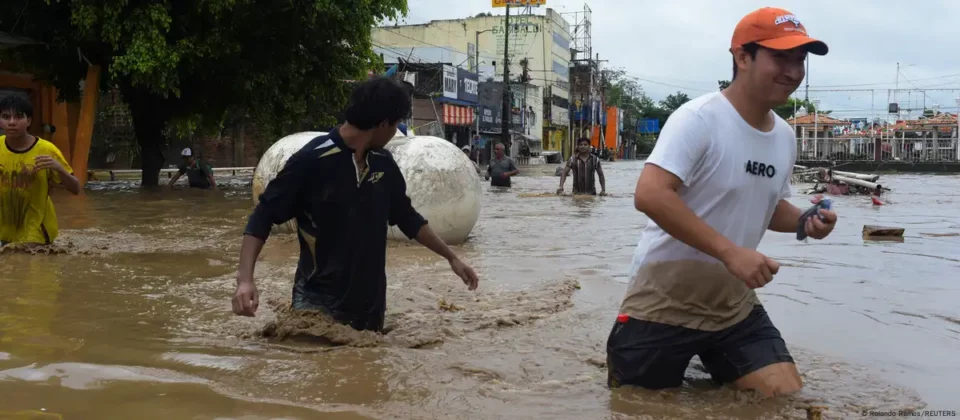 México reporta 29 muertos por lluvias e inundaciones
