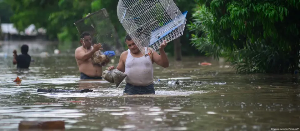 Reportan 41 muertos y graves daños por lluvias en México