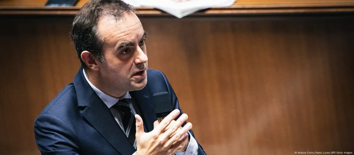 El primer ministro francés supera dos mociones de censura
