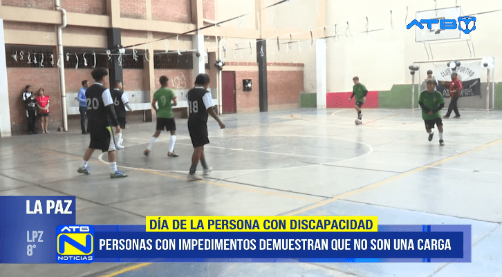Personas con discapacidad muestran su fortaleza y habilidades