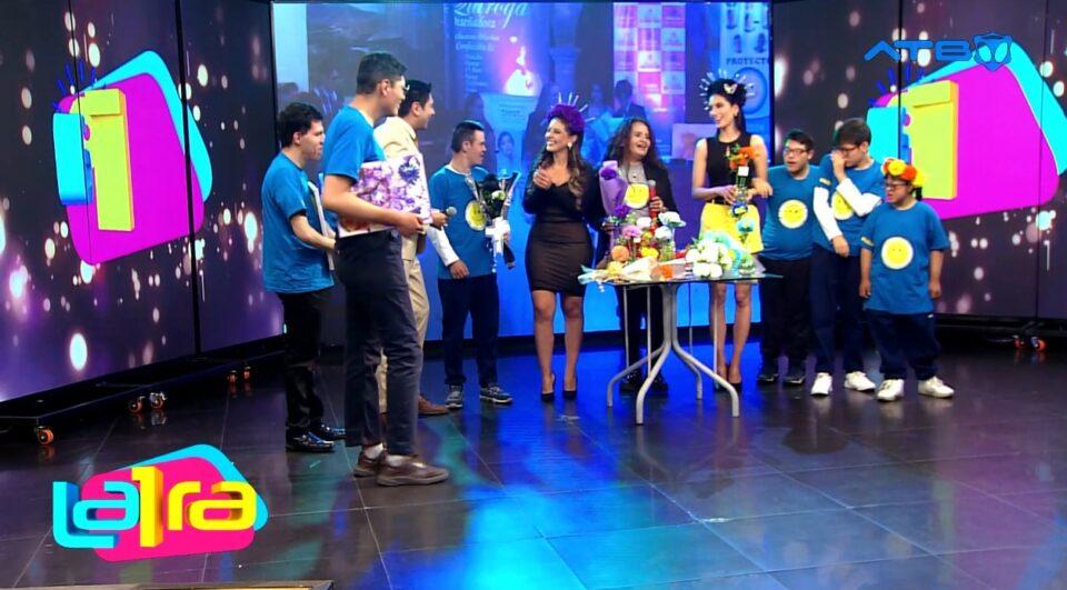 La Paz: jóvenes con capacidades diferentes lanzan su emprendimiento de flores eternas