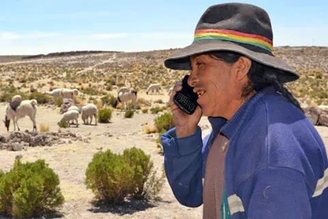 En Bolivia, hay más líneas telefónicas móviles que población