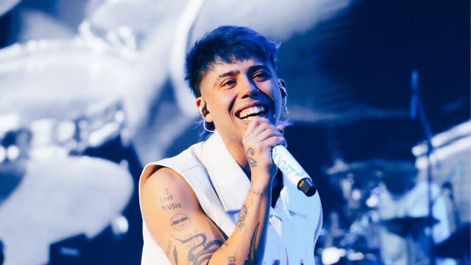 El episodio inesperado en el show de Luck Ra en Vélez: un grupo improvisó una clase de zumba en pleno campo