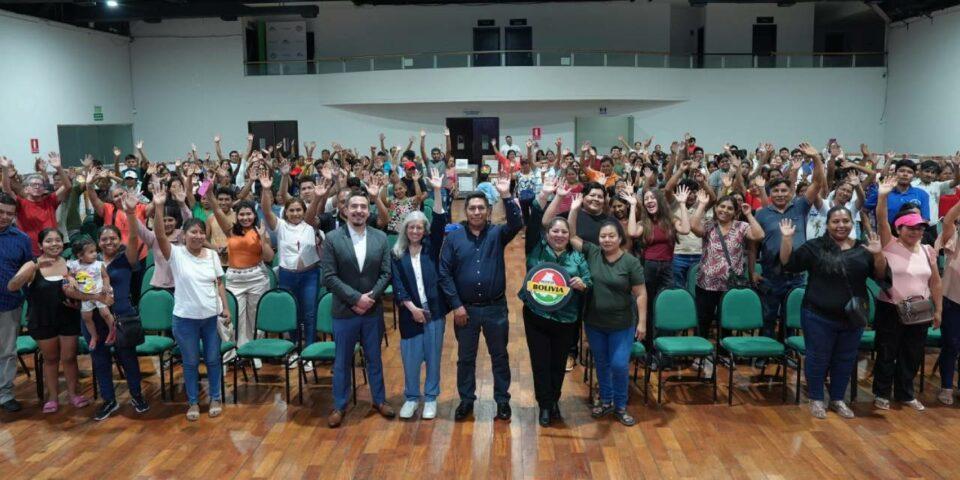 Entregan 125 máquinas e insumos a mujeres emprendedoras para impulsar su independencia económica