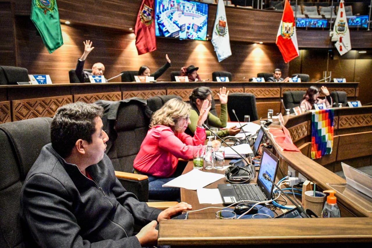 Senado aprueba crédito de $us 50 millones para mejorar espacios deportivos en colegios