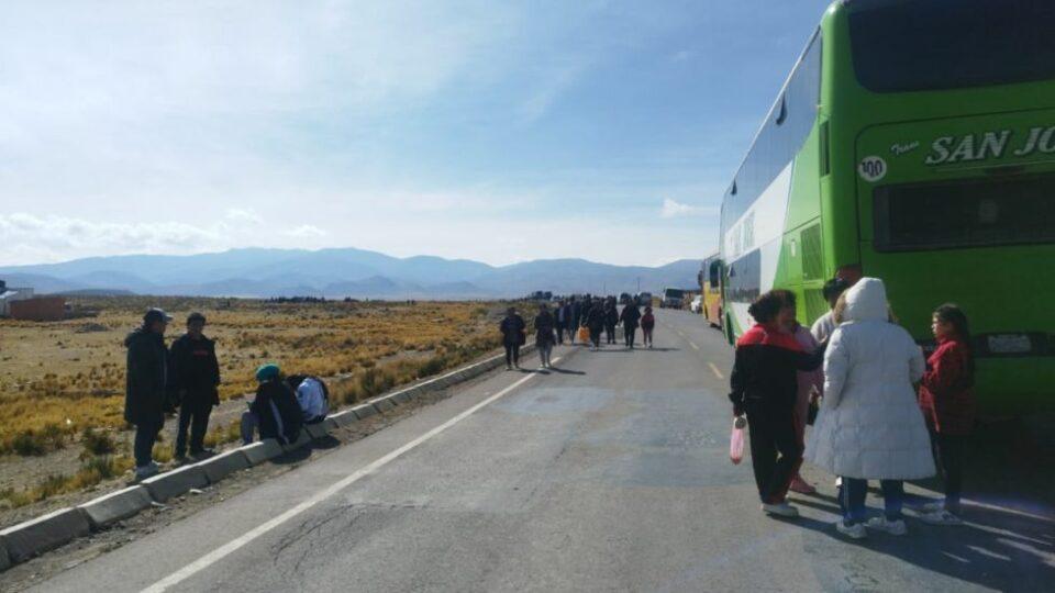 Reportan bloqueos en la carretera Oruro- Potosí